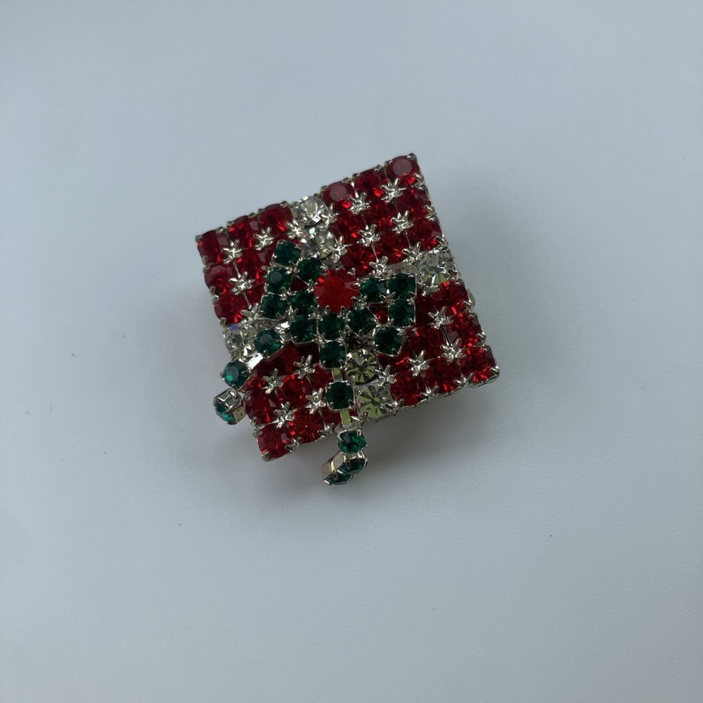 Vintage Christmas Brooch 3D Silvertone Rhinestone Holiday Present Box with Bow